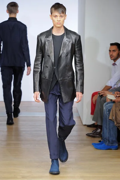 Look 9